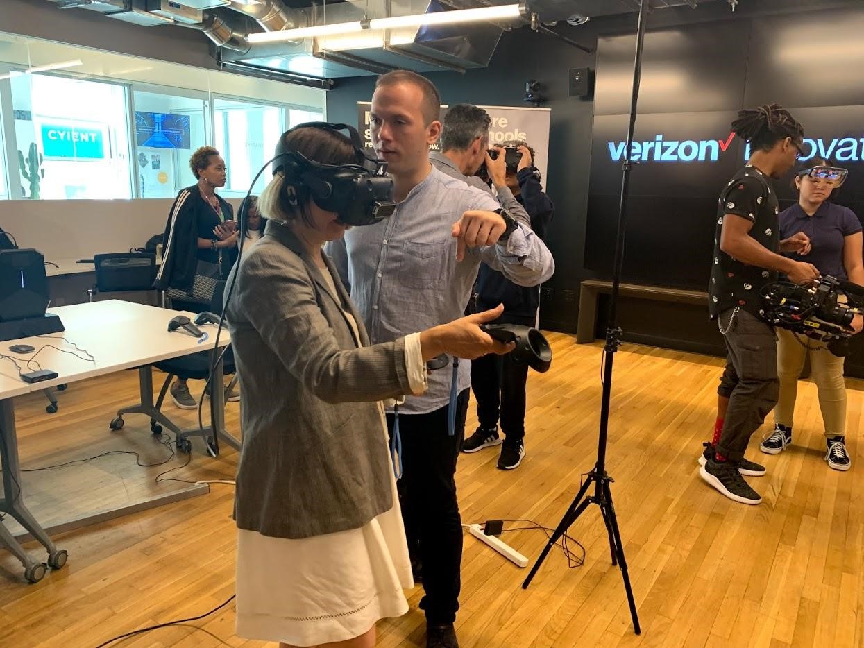 Read more about the article COSMOS Team Participated in Verizon EdTech Challenge Demo Day in NYC